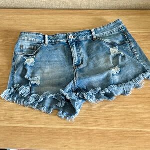 Frayed Hem Denim Shorts - Blue